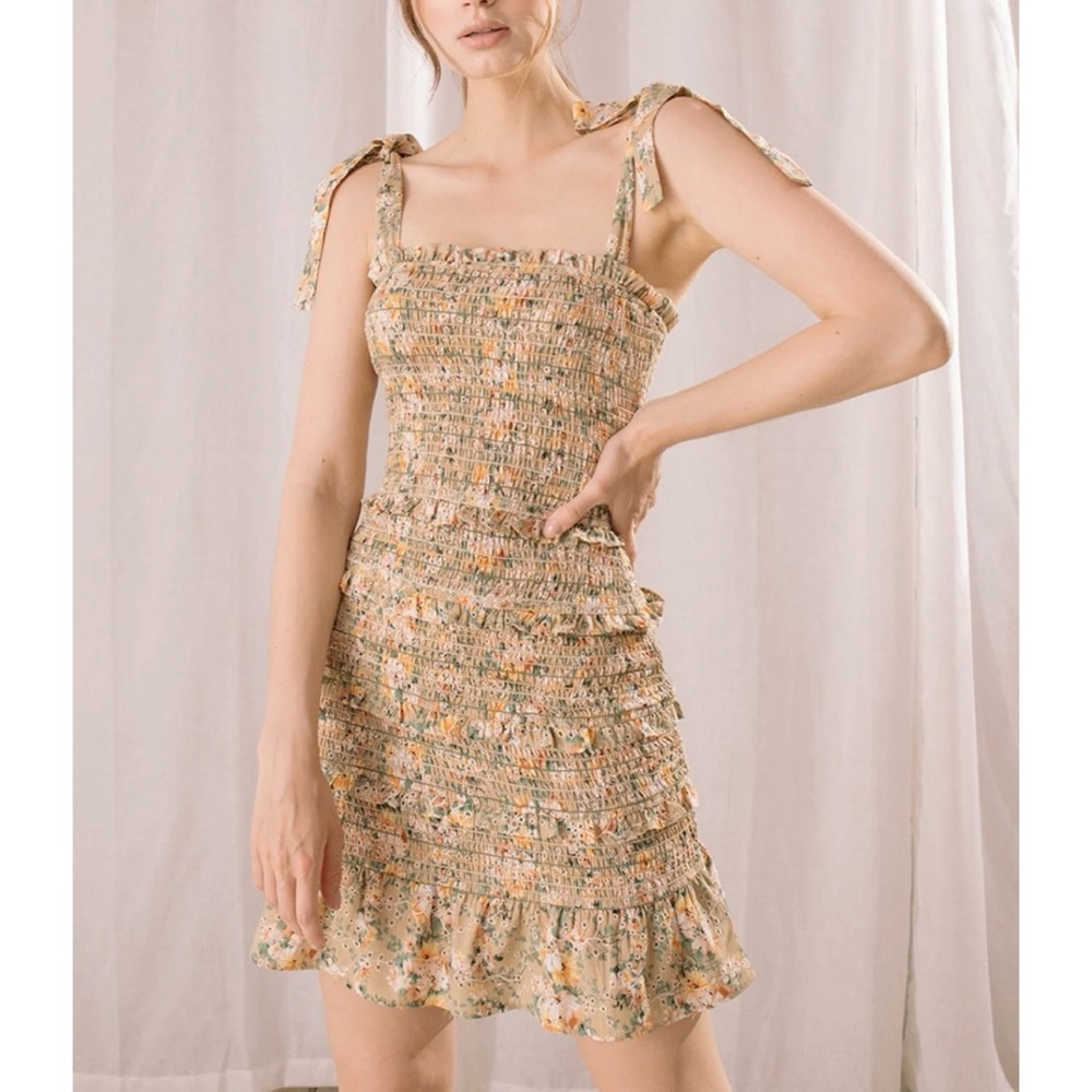 Storia Tiered Smocked Dress size‎ Medium